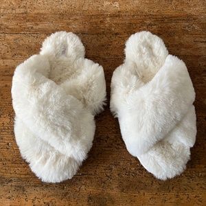 NWOB – Stars Above Paris Crossband Faux Fur Slippers – Cream – Size XL (11/12)